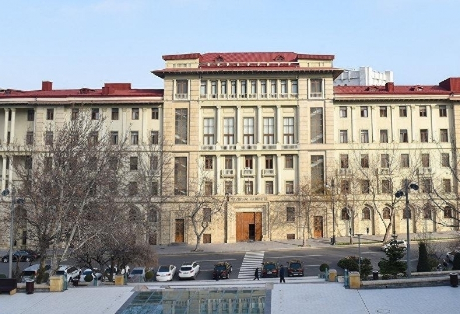 Azerbaiyán cierra grandes centros comerciales para combatir Covid-19