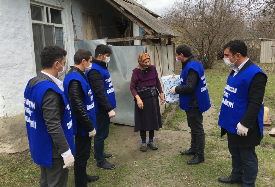 Qəbələli gənc fəallar tənha yaşayan ahıl vətəndaşlara gigiyenik vasitələr çatdırıblar