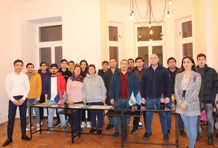 Dix-neuf citoyens azerbaïdjanais résidant à Varsovie sont amenés dans le pays