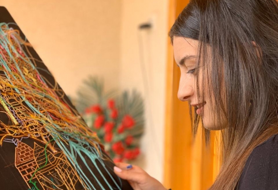 Şəkili gənc bədii tikmə ustası izləyicilərə onlayn sərgisini təqdim edib