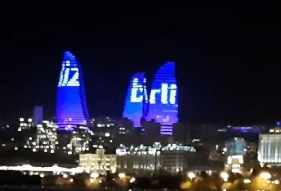 Eslogan del Presidente Ilham Aliyev "Somos fuertes juntos" en las Torres de Fuego  VİDEO
