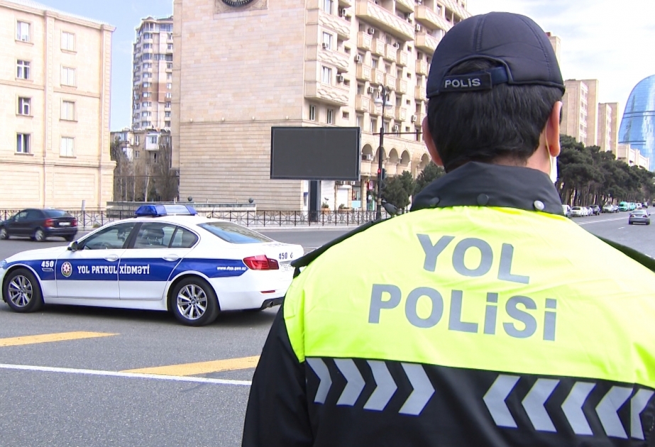 Los oficiales de policía continúan sus medidas operacionales para asegurar que la población mantenga un régimen especial de cuarentena