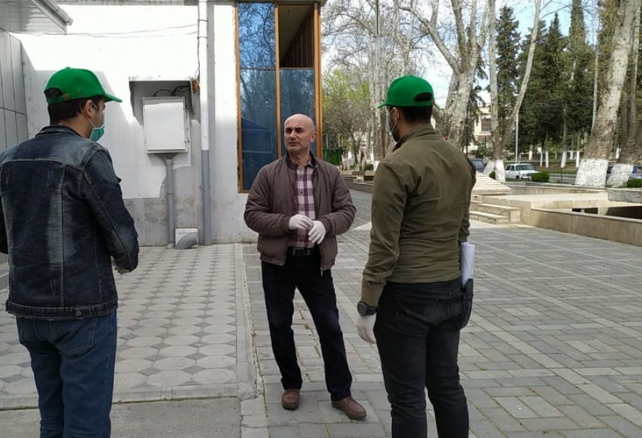 Gənc könüllülər koronavirusla mübarizədə fəallıq göstərirlər