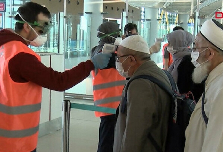 Türkiyədə Ümrə ziyarətindən qayıdan zəvvarların karantin müddəti uzadılıb