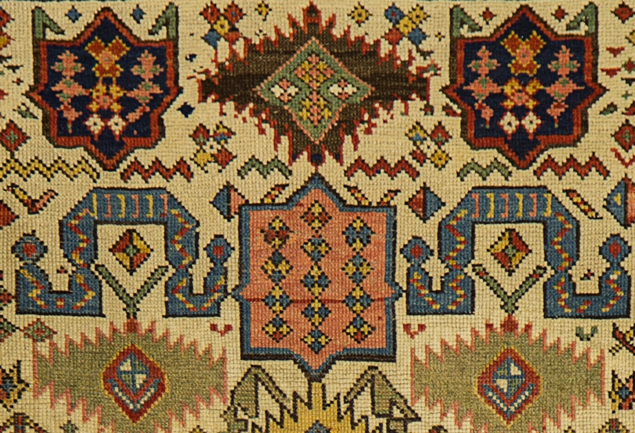 El Museo Nacional de Alfombras de Azerbaiyán apoya a los amigos italianos