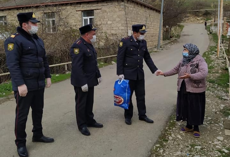 Xızıda polis əməkdaşları maddi cəhətdən imkanı zəif olan yaşlı insanlara dəstək olublar