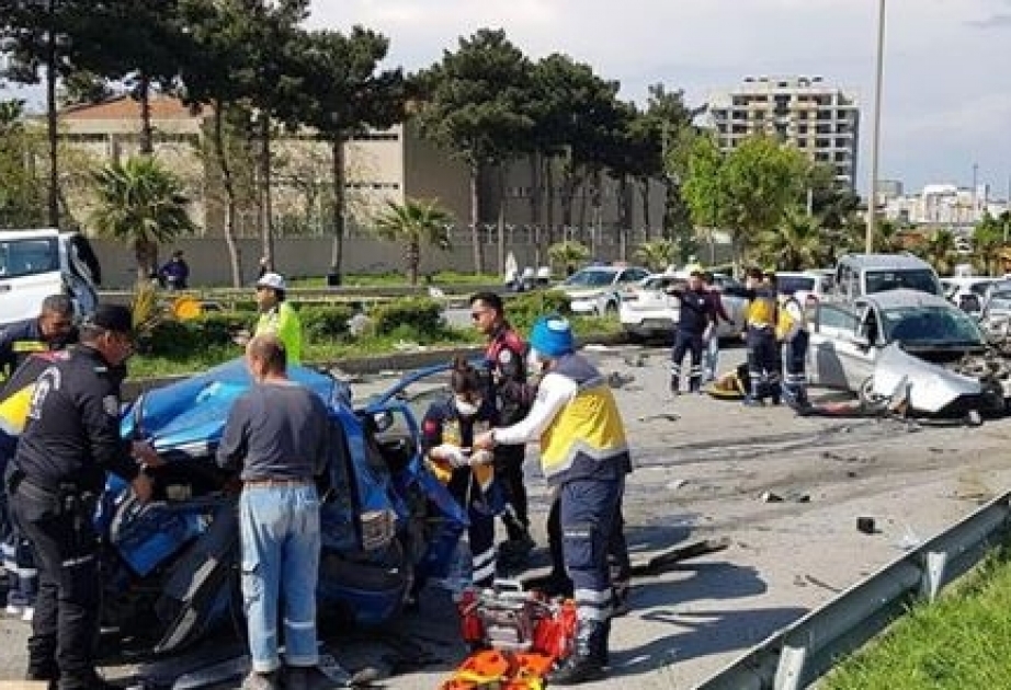 Türkiyədə yol qəzasında 5 nəfər ölüb, 15 nəfər yaralanıb
