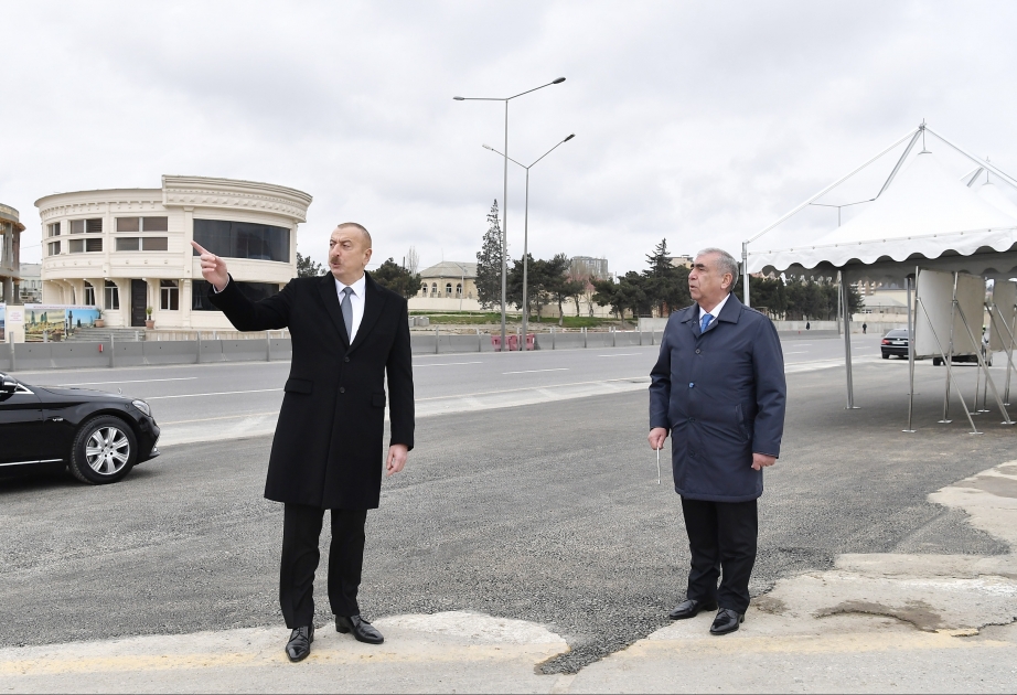 Prezident İlham Əliyev Bakı-Sumqayıt yolunun genişləndirilməsi çərçivəsində görülən işlərlə tanış olub  Dövlətimizin başçısı Moskva prospekti ilə 20 Yanvar küçəsinin kəsişməsindəki piyada keçidinin açılışında da iştirak edib YENİLƏNİB VİDEO