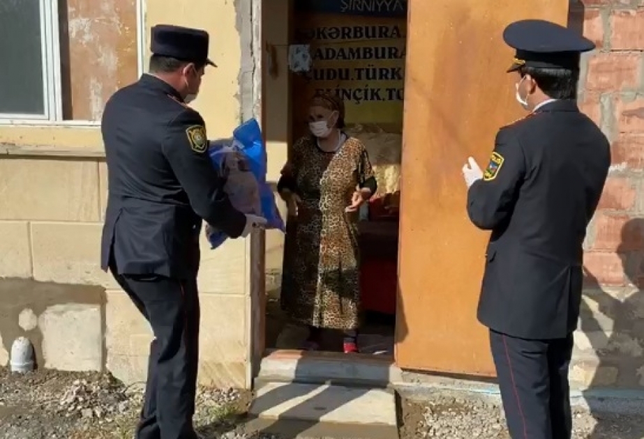 Hacıqabul polisi yaşlı insanlara və aztəminatlı ailələrə ərzaq yardımı edib