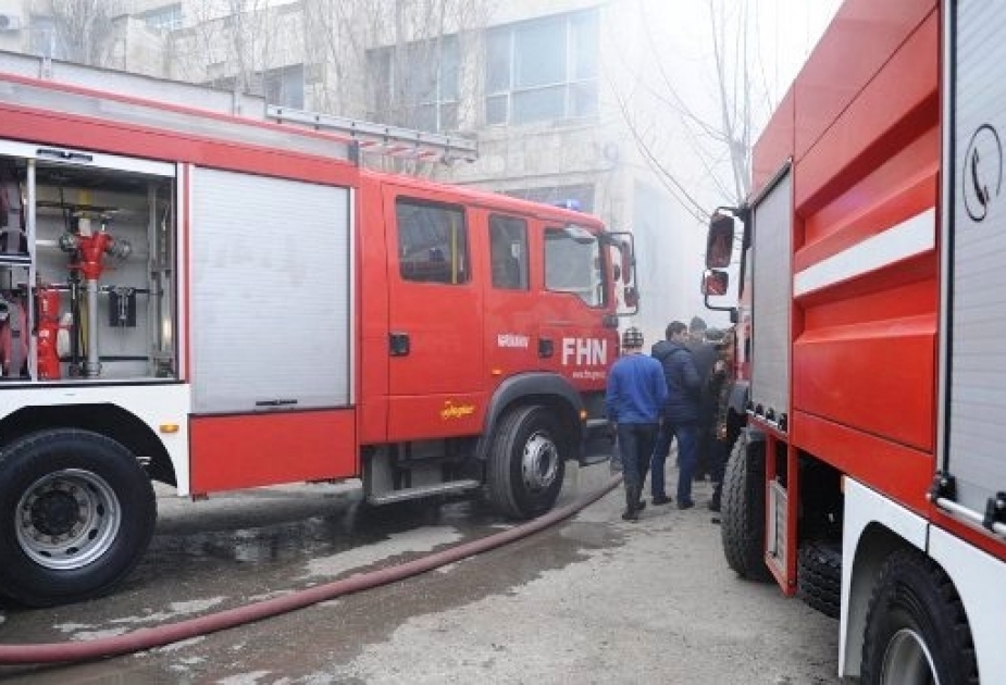 Bakıda beşmərtəbəli yaşayış binasında yanğın baş verib