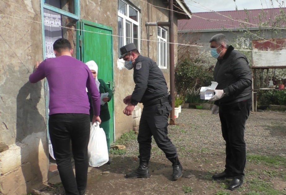 Cəlilabad polisi daha 30 ailəyə ərzaq bağlamaları və tibbi maska paylayıb