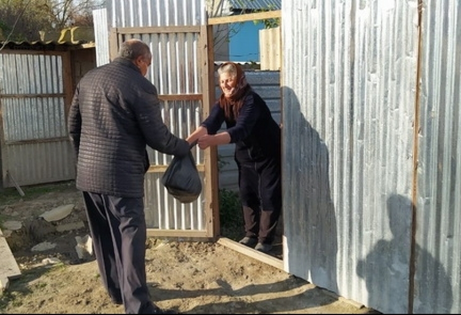 Neftçala Rayon İcra Hakimiyyəti aztəminatlı ailələrə yardım edib