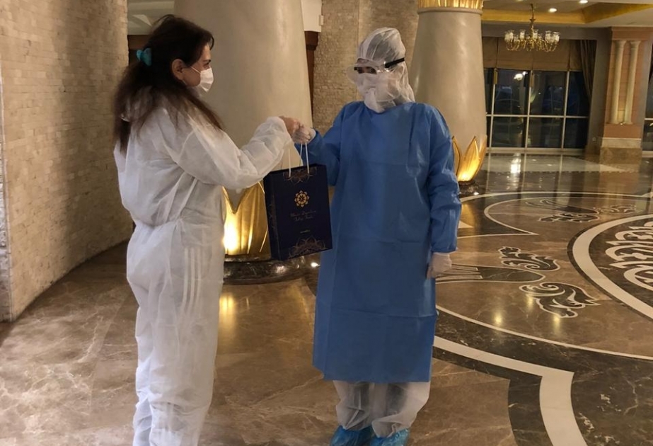 Mənəvi Dəyərlərin Təbliği Fondu koronavirusla mübarizə aparan səhiyyə işçilərinə hədiyyələr təqdim edib