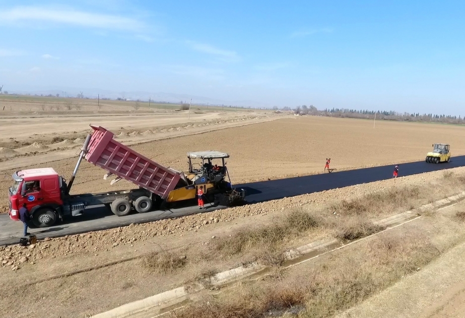 Se ha iniciado la reconstrucción de las carreteras en varios asentamientos en Tovuz