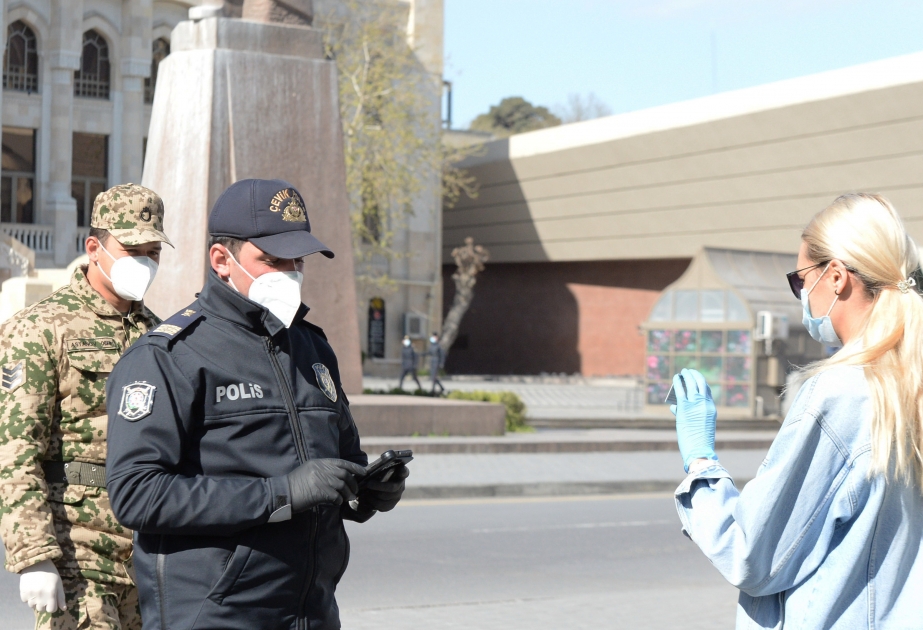 Paytaxtda polis müvafiq icazəsi olmadan hərəkət edən şəxslərə qarşı nəzarəti gücləndirib
