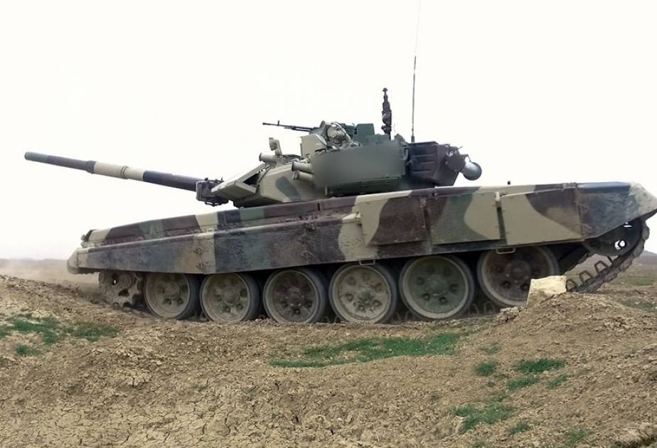 La preparación para el combate de las tripulaciones de los tanques está siendo inspeccionada