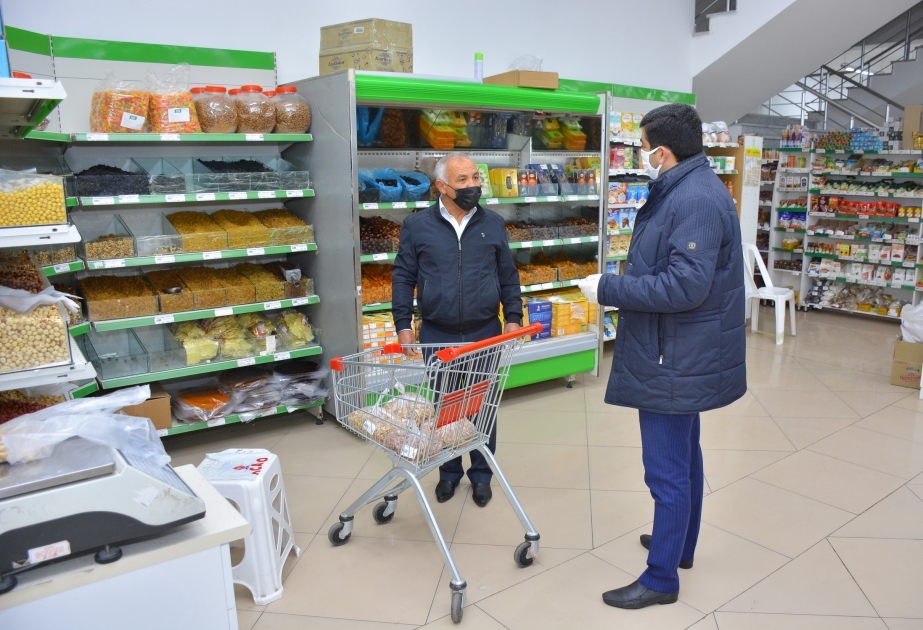 Sakinlərə tibbi maska paylanılır