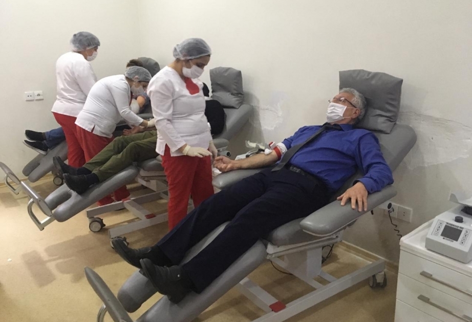 Ecovoluntarios animan a todos a participar en la campaña de donación de sangre