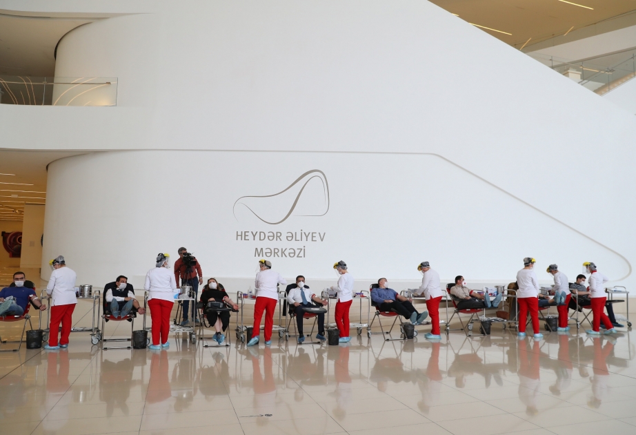 Heydər Əliyev Fondunun və Heydər Əliyev Mərkəzinin əməkdaşları qanvermə aksiyasında iştirak ediblər