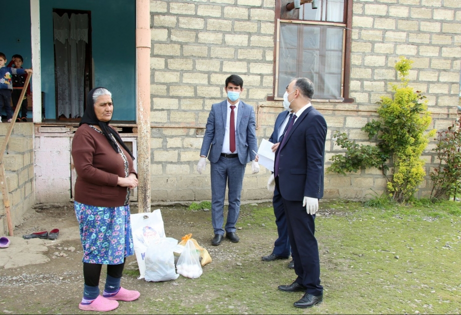 Ağcabədidə ehtiyacı olan yüzlərlə ailəyə ərzaq yardımı paylanıb