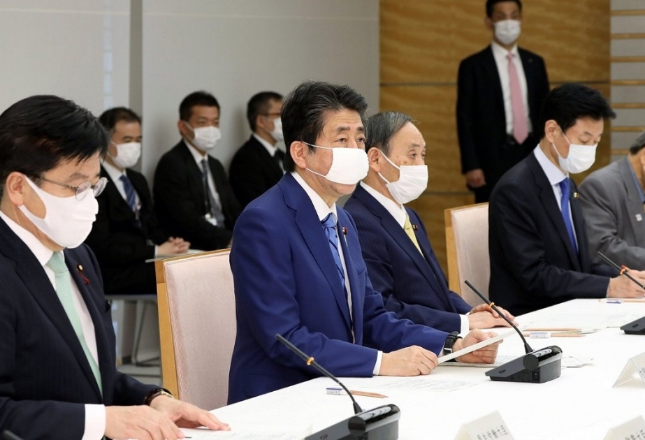 Japan’s Abe urges bars and restaurants to close at night