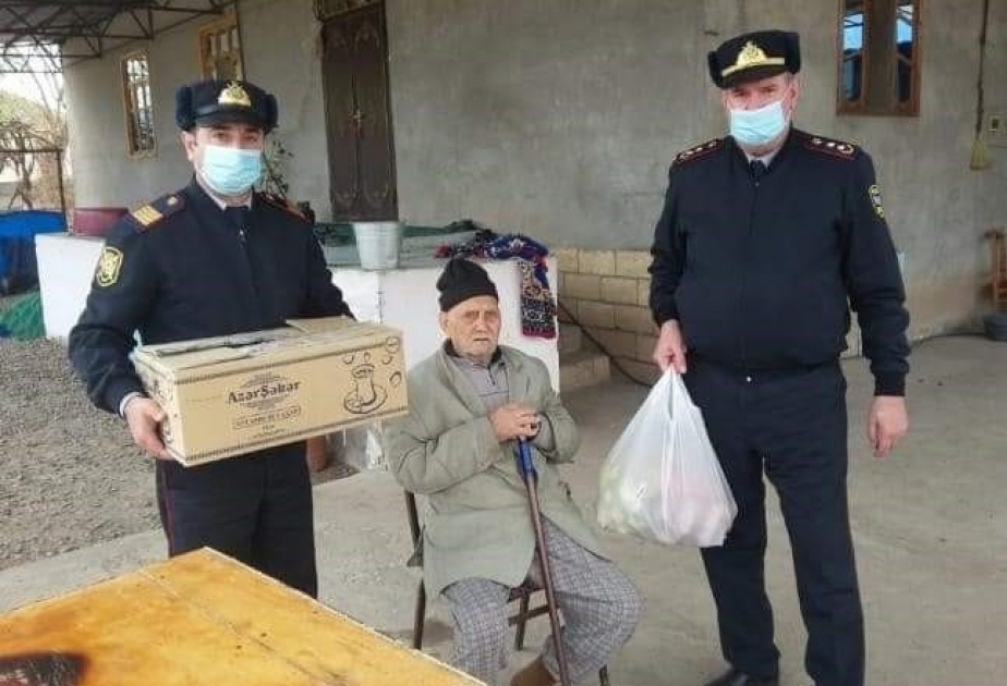 Saatlı Rayon Polis Şöbəsinin əməkdaşları maddi imkanı zəif olan şəxslərə yardım ediblər