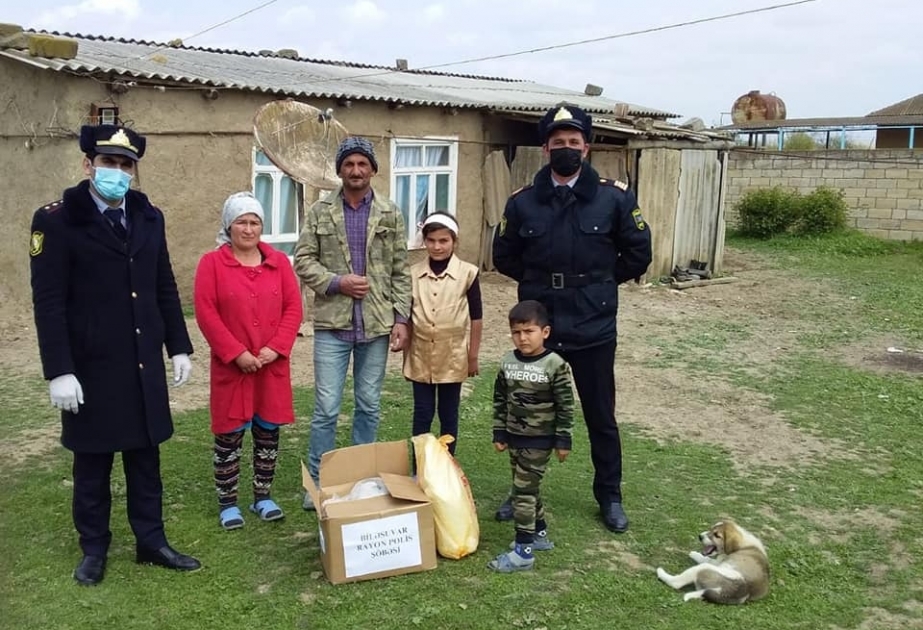 Biləsuvar Rayon Polis Şöbəsi 35 ailəyə sovqat verib