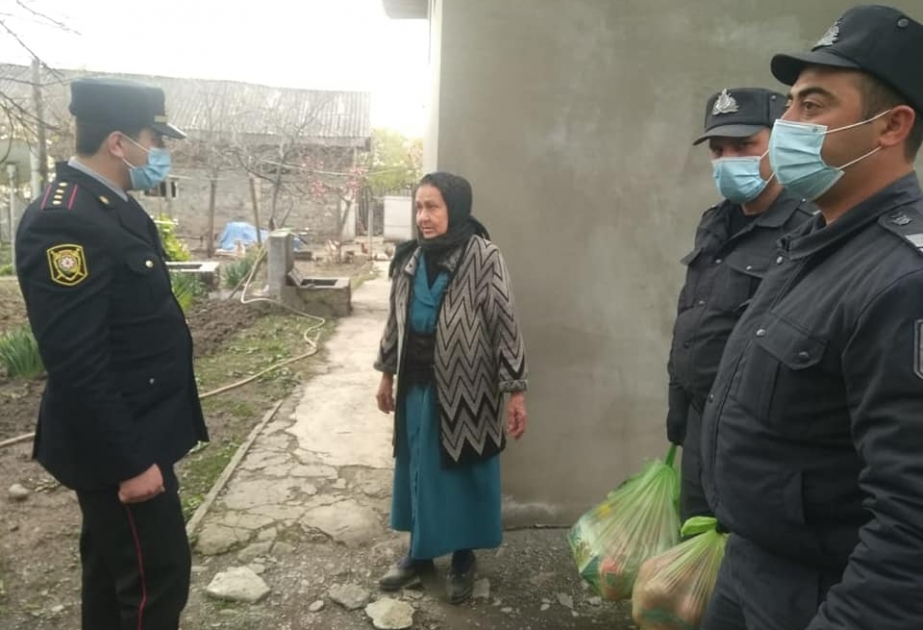 Qaxda hüquq mühafizə orqanlarının əməkdaşları aztəminatlı ailələrə ərzaq yardımı ediblər