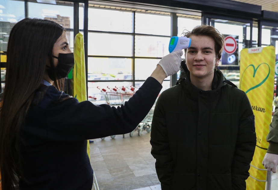 Hygienevorschriften werden in Großmärkten in Baku strikt eingehalten - FOTOREPORTAGE