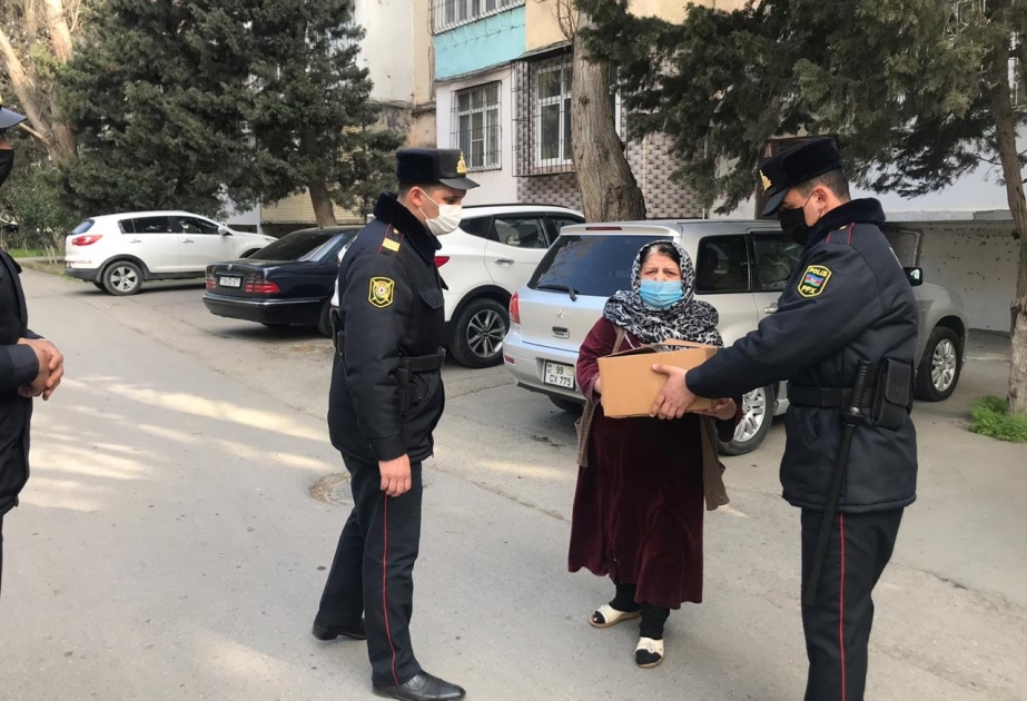 Xətai Rayon Polis İdarəsinin əməkdaşları karantin günlərində daha 40 imkansız ailəyə maddi yardım ediblər VİDEO