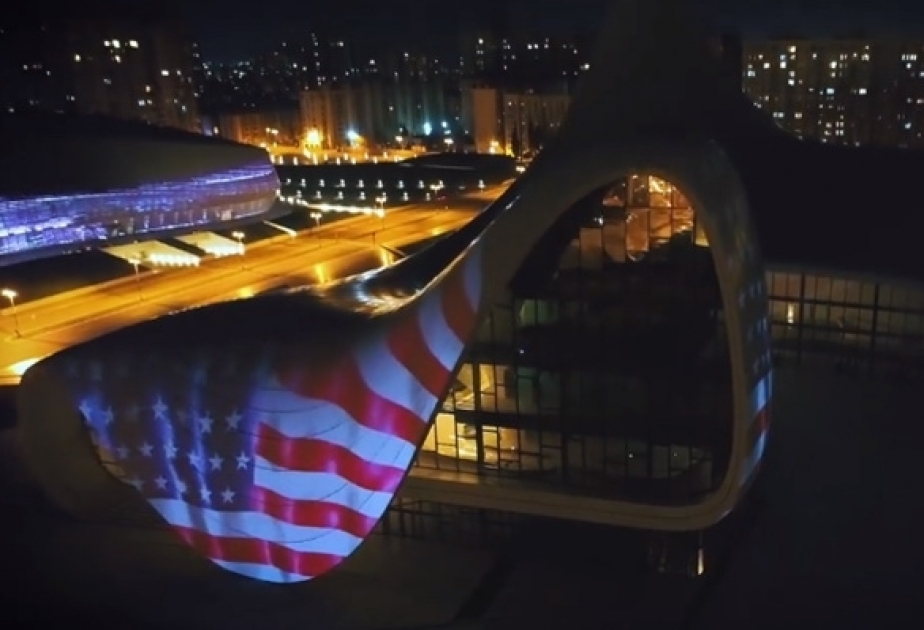 Embajada de EE.UU. agradece al Centro Heydar Aliyev por proyectar la bandera americana en su estructura icónica