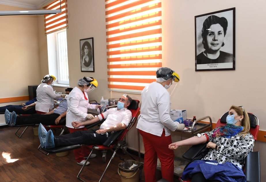 Həkimlər bir araya gəlib talassemiyalı uşaqlar üçün qan veriblər