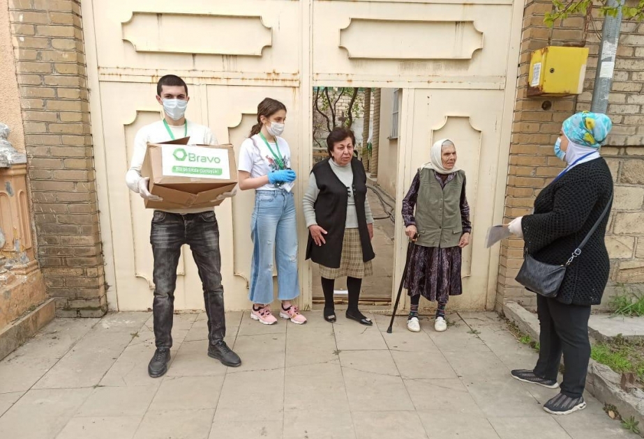 “Bravo” daha 3700 tənha yaşlıya və əlilliyi olan şəxsə ərzaq yardımı etdi