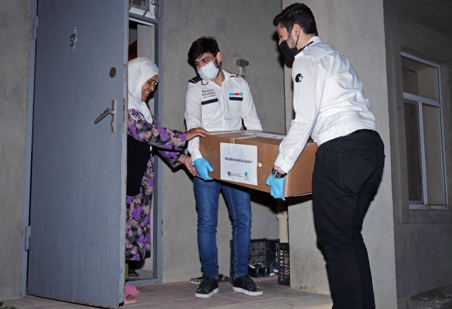Miqrasiya könüllüləri aztəminatlı ailələrə, ölkəmizdə qaçqın statusu alan əcnəbilərə sovqatlar paylayıblar
