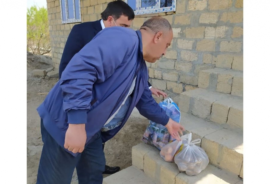 Kürdəmirdə sosial yardım aksiyasına təhsil işçiləri də qoşulub