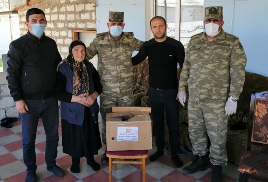 Hərbi qulluqçular bölgələrdə də ünvanlı yardımlar edirlər