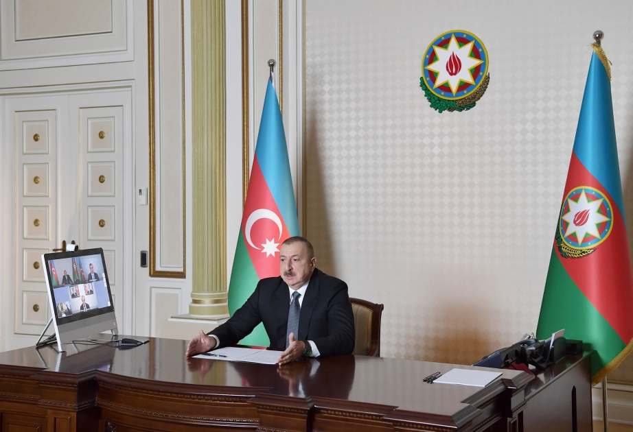 Präsident Ilham Aliyev hält eine Videokonferenz mit Teilnahme von Ministern für Arbeit, Sozialschutz und Wirtschaft ab VIDEO