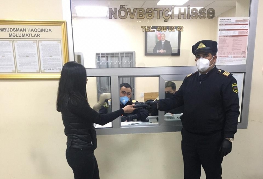 Bakıda polis qadının itmiş pulqabısını tapıb