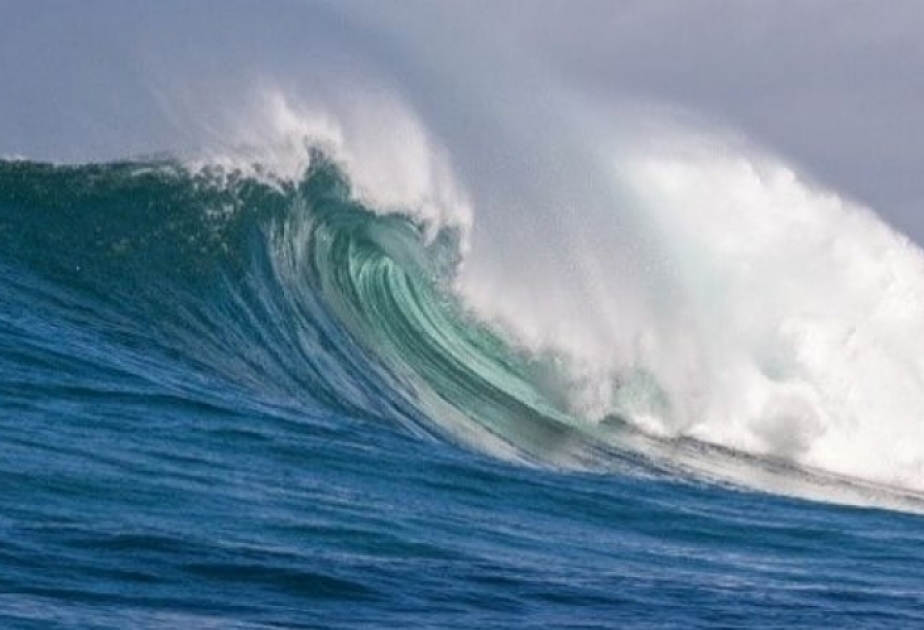 ارتفاع موجات بحر الخزر إلى 3.2 أمتار