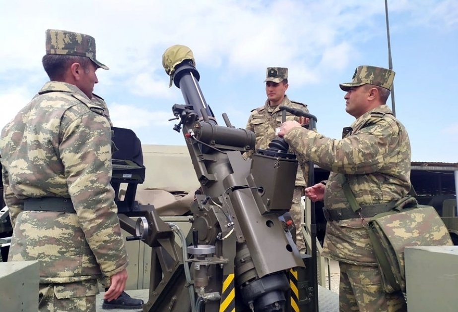 Ejército azerbaiyano comienza a transferir armas y equipo militar al modo de operación de verano