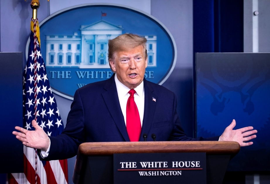 Donald Tramp miqrasiyanı dayandırmaq barədə fərman imzalayıb