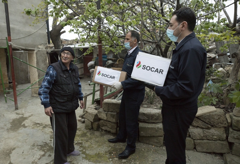 SOCAR-ın paytaxtın müxtəlif rayonlarında ahıllаra və aztəminatlı ailələrə ərzaq yardımı davam edir