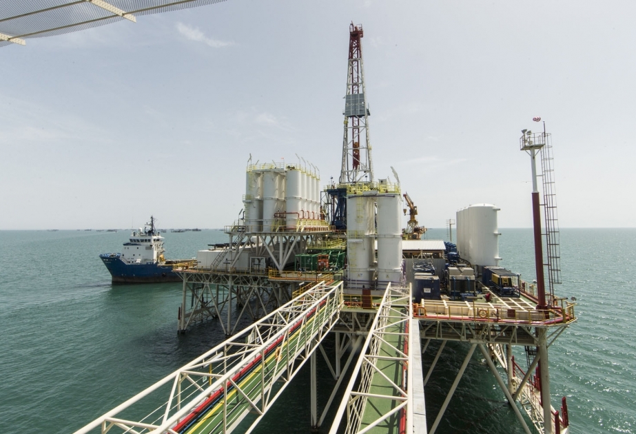 Цена барреля азербайджанской нефти достигает 19 долларов