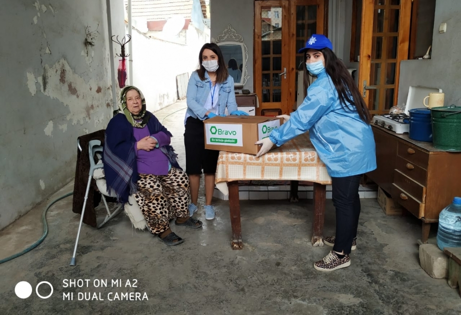 YAP-ın könüllüləri və Əmək və Əhalinin Sosial Müdafiəsi Nazirliyinin əməkdaşları ahıl vətəndaşlara sosial xidməti davam etdirirlər