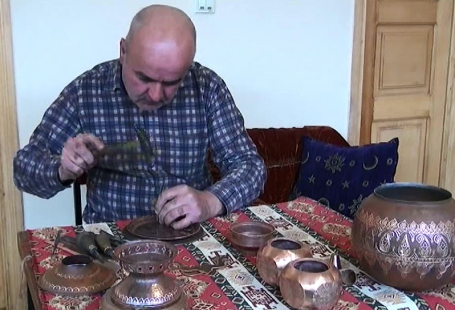 Lahıc sənətkarları əl işlərini evlərində hazırlayırlar