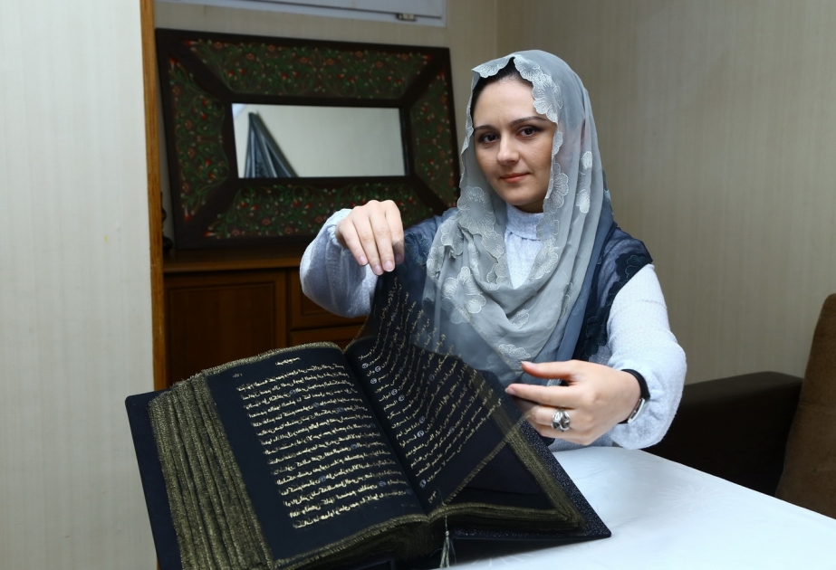 Dünyada ilkə imza atan istedadlı azərbaycanlı rəssam “İpəkdə yaşayan izlər” adlı videosərgi hazırlayıb