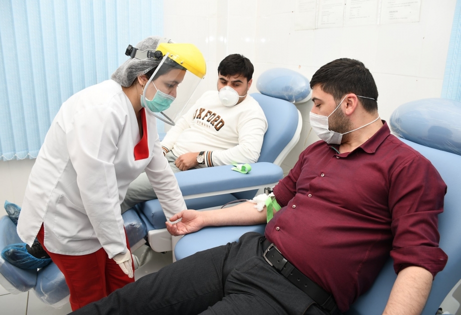 YAP Sumqayıt təşkilatının üzvləri qan xəstəliyindən əziyyət çəkənlərə dəstək olurlar FOTO