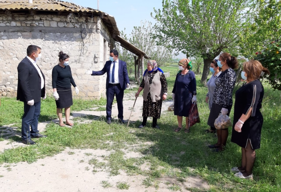 Mədəniyyət işçiləri yaşlı həmkarlarını ziyarət ediblər