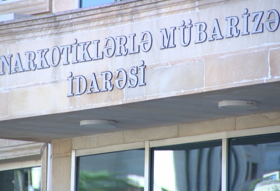 Narkotik vasitə ilə tutulmuş şəxsin yaşadığı evdə ov tüfəngi və patron aşkarlanıb