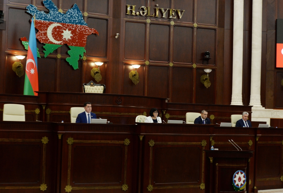 Se celebra la sesión plenaria del Milli Madjlis de Azerbaiyán